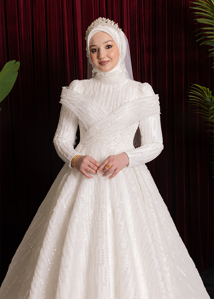 - Çapraz drape korse detaylı, uzun kollu, payetli prenses tesettür gelinlik.